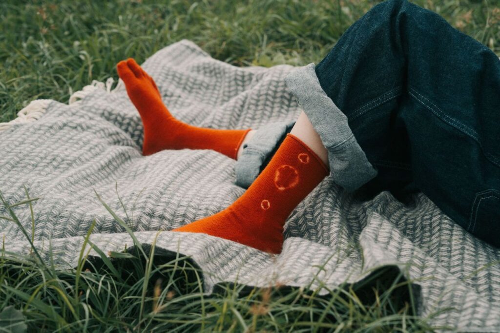 tsunugu by wanowa 冷えとり靴下　草木染め　茜