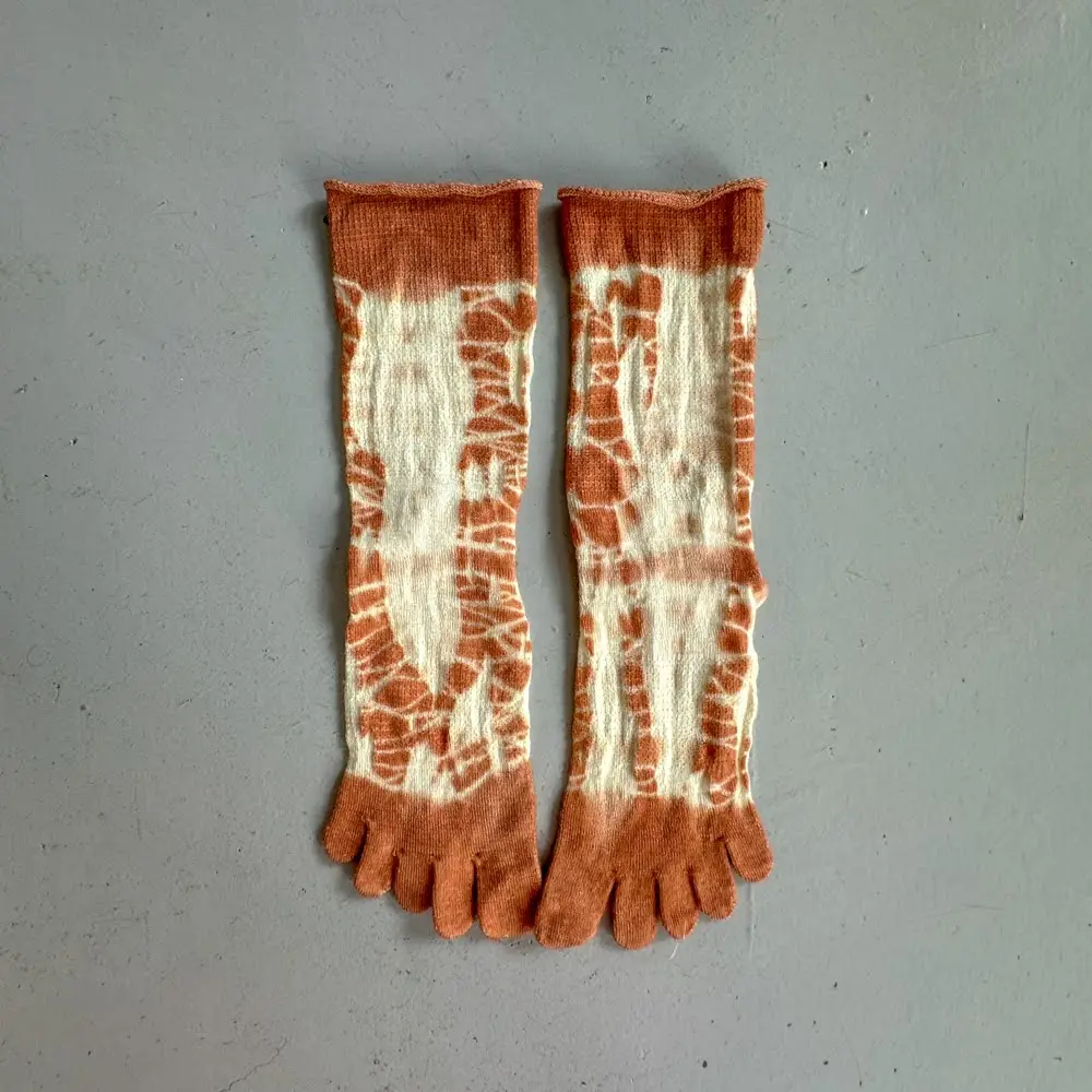 tsunugu by wanowa 冷えとり靴下　草木染め　枇杷　びわ